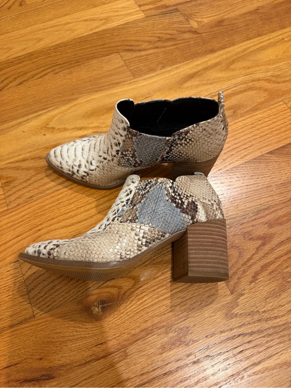 Report Cream Textured Pointed Toe Ankle Booties - Picture 2 of 3